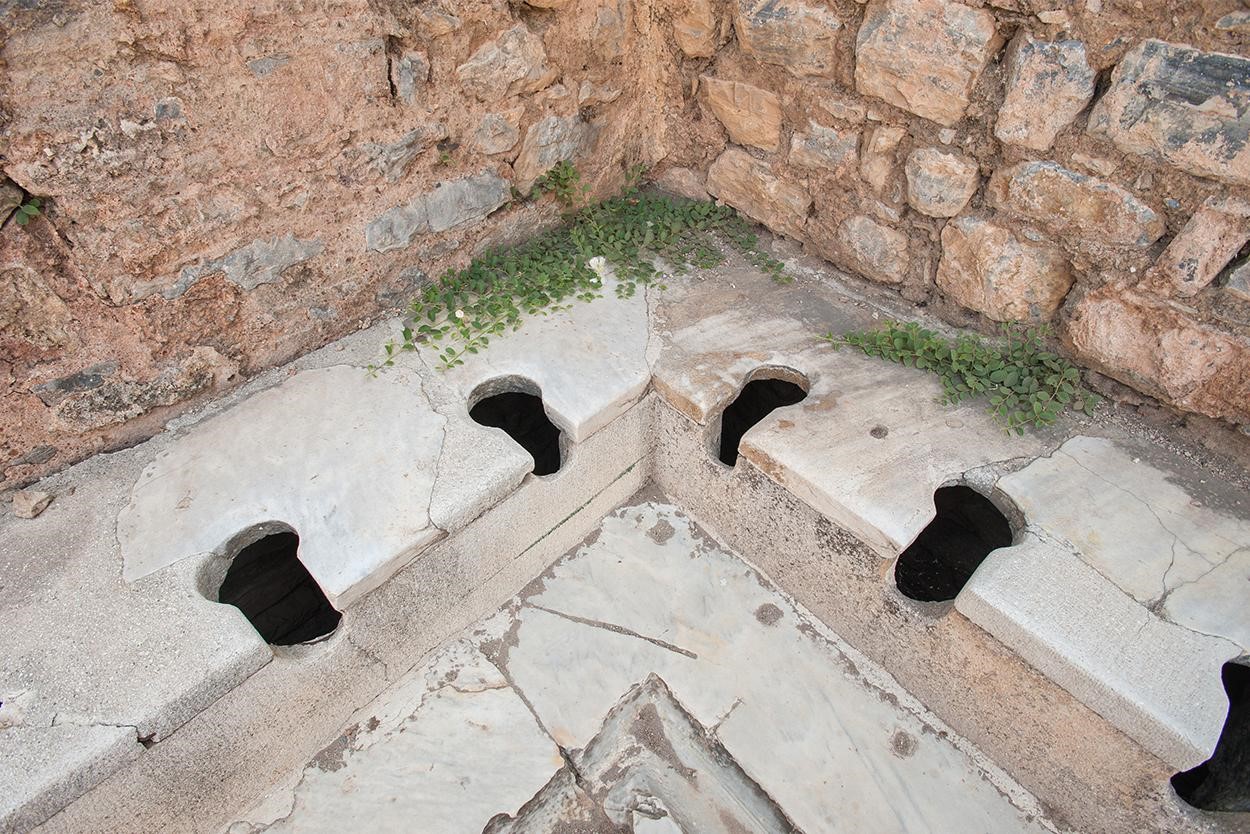 Brief-History-of-Flushing-Toilets-Across-the-Globe